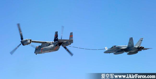  V-22“鱼鹰”倾转旋翼机演示空中加油能力