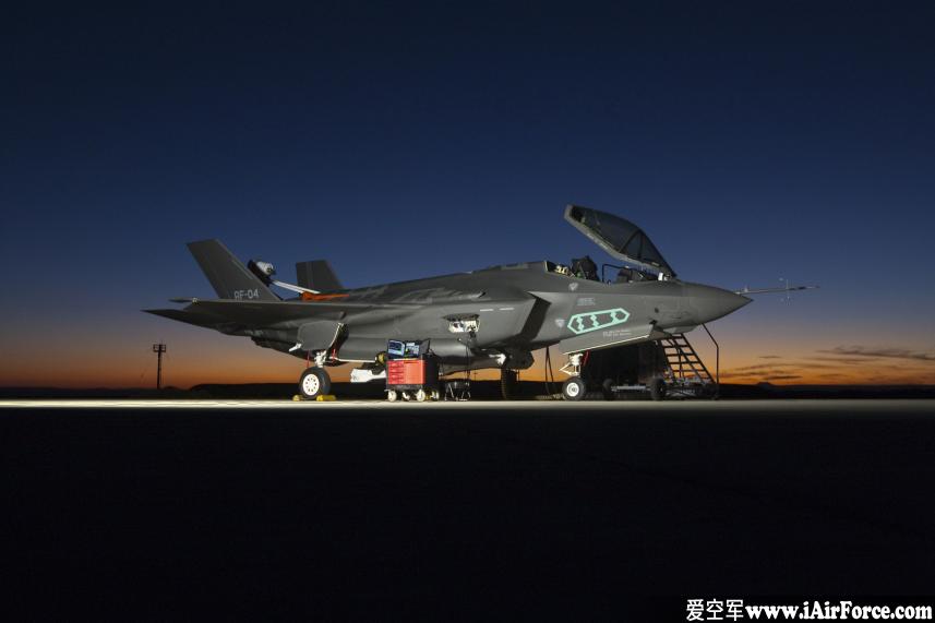 F-35A 夜航照片